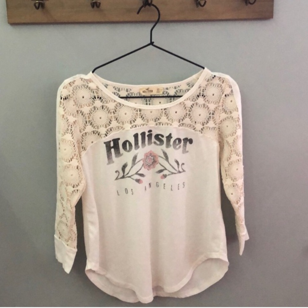 Hollister Crochet Lace Graphic Top in Cream Size XS Juniors